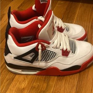 Jordan 4 2020 ‘Fire red’ gs boys size 6.5